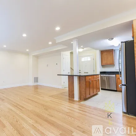 Image 2 - 569 VFW Parkway, Unit V-569 - Townhouse for rent