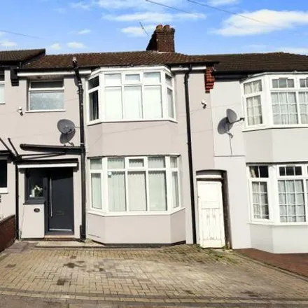 Buy this 3 bed townhouse on D&S Food and Wine in Bradley Road, Luton