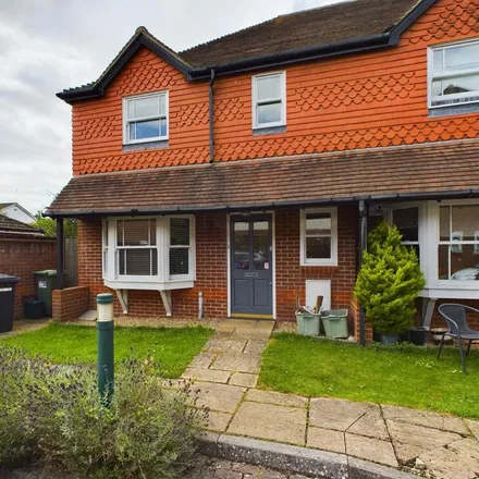 Rent this 3 bed townhouse on unnamed road in Pangbourne, RG8 7LL