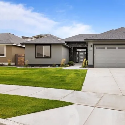 Buy this 4 bed house on West 31st Avenue in Kennewick, WA 99338