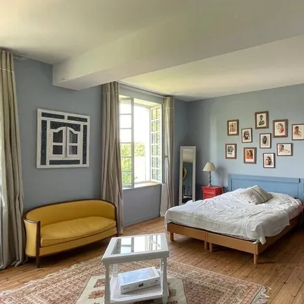 Rent this 8 bed house on 49400 Villebernier