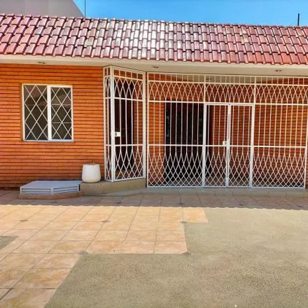 Buy this 4 bed house on Calle Puerto de Coruña 310 in Las Palmas, 37425 León