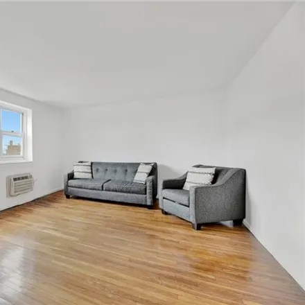 Image 6 - 88-08 151st Avenue, New York, NY 11414, USA - Apartment for sale
