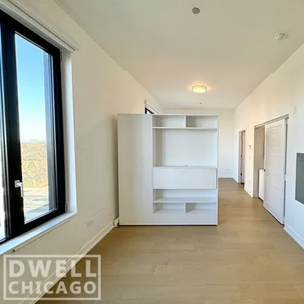 Image 3 - 5440 N Sheridan Rd, Unit Studio - Apartment for rent