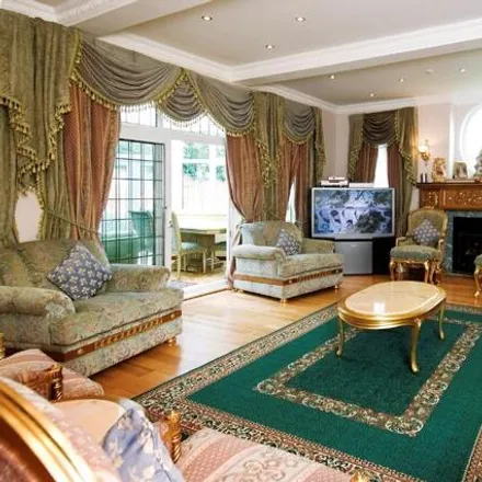 Image 5 - 19 Grove Park Gardens, Strand-on-the-Green, London, W4 3SE, United Kingdom - House for rent