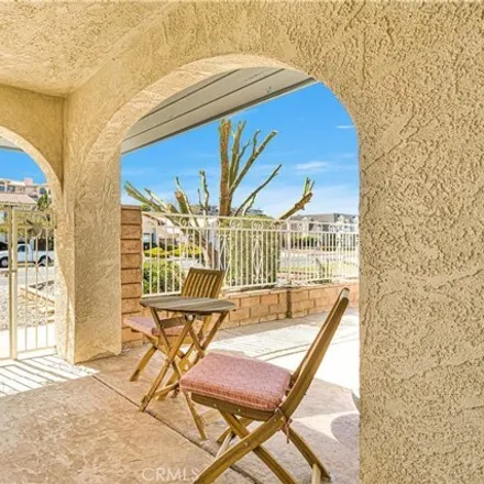 Image 6 - 13651 Spring Valley Parkway, Victorville, CA 92395, USA - House for sale