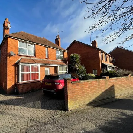 Rent this 3 bed house on Ashton Road in Newbury, RG14 5RG