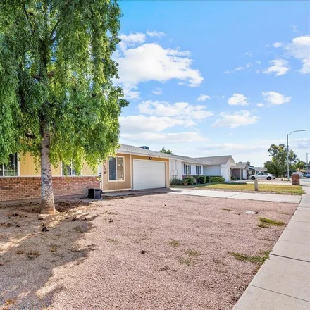 Image 2 - 3063 East Dolphin Avenue, Mesa, AZ 85204, USA - House for sale