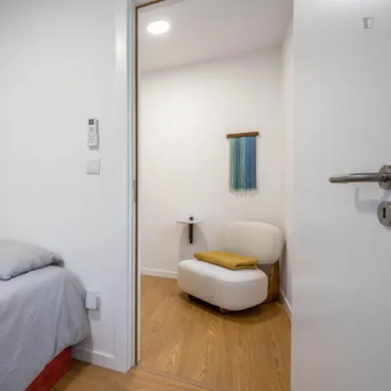 Rent this 2 bed apartment on Abm Propriedades in Rua de Aníbal Cunha, 4050-099 Porto