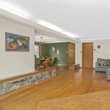 Image 5 - 6635 South Talman Avenue, Chicago, IL 60629, USA - House for sale