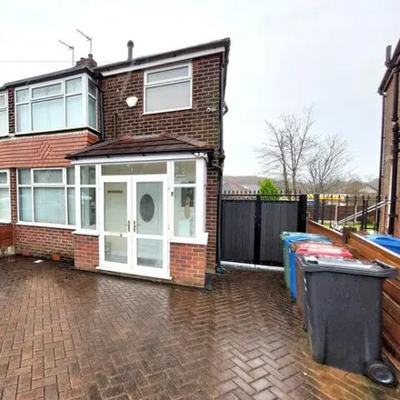 Buy this 3 bed duplex on Edgeware Avenue in Bury, M25 0DW