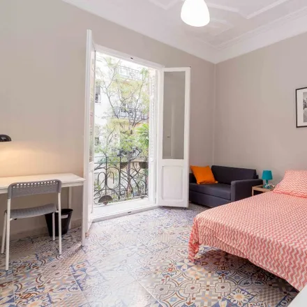 Rent this 6 bed room on Carrer de Císcar in 48, 46005 Valencia