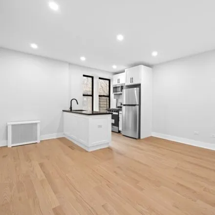 Image 2 - 105 Bennett Avenue, New York, NY 10033, USA - Condo for sale