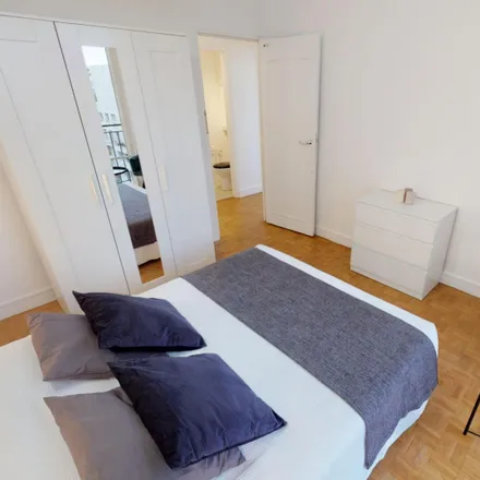 Rent this 3 bed room on 50 Rue de la Justice in 75020 Paris, France