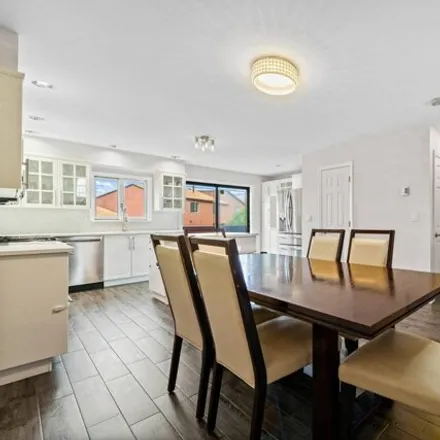 Image 7 - 26 Alan Loop, New York, NY 10304, USA - Townhouse for sale