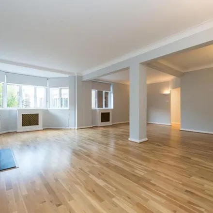Rent this 3 bed apartment on Sherwood Court in Bryanston Place, London