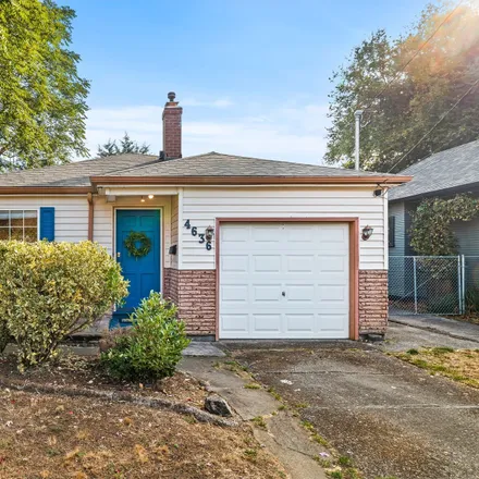 Buy this 2 bed house on 4636 Southeast 61st Avenue in Portland, OR 97206