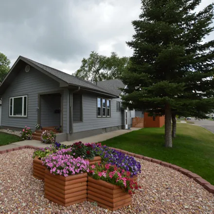 Buy this 3 bed house on 623 North 1st Street in Aberdeen, SD 57401