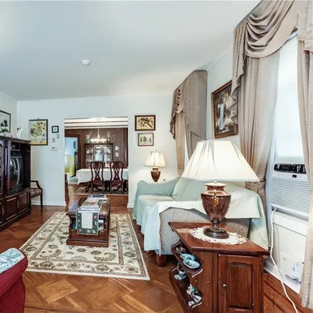Image 2 - 269 East 37th Street, New York, NY 11203, USA - House for sale