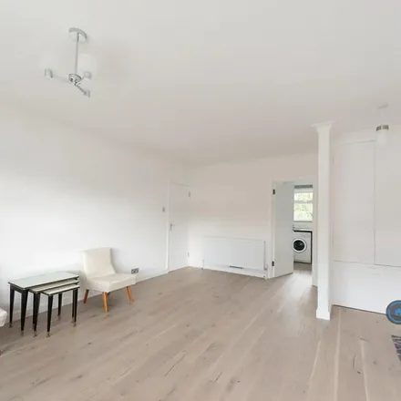 Image 9 - Finchley Way, London, N3 1AG, United Kingdom - Apartment for rent