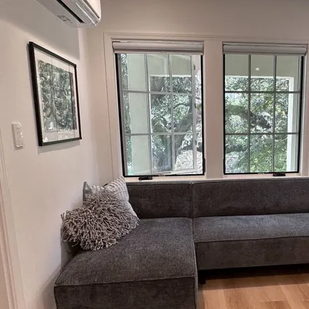 Rent this 1 bed apartment on Oakland