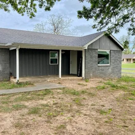 Buy this 3 bed house on 405 South 5th Street in Marlow, OK 73055