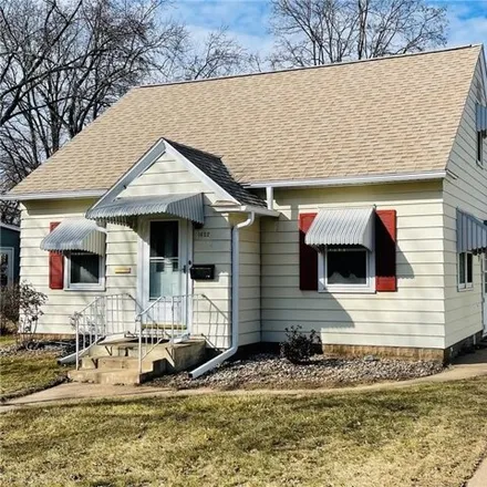 Buy this 3 bed house on 1664 Laurel Avenue in Eau Claire, WI 54701
