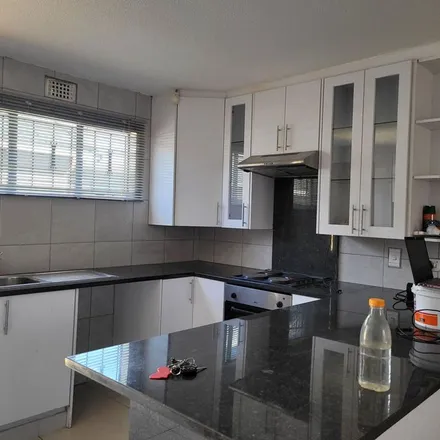 Image 2 - M1, Crown Gardens, Johannesburg, 2001, South Africa - Apartment for rent