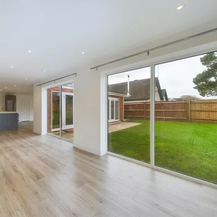 Image 3 - The Treehouse, 15 Highfield Road, Reading, RG31 6YR, United Kingdom - House for sale