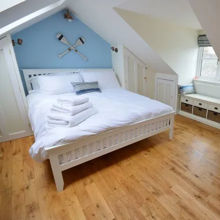Rent this 3 bed townhouse on Shaldon in TQ14 0AQ, United Kingdom