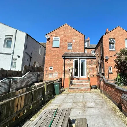 Rent this 6 bed townhouse on 36 Hamilton Road in Coventry, CV2 4FH