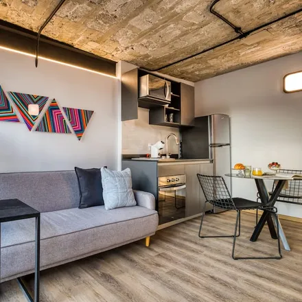 Rent this studio apartment on 72 Florencia Juárez