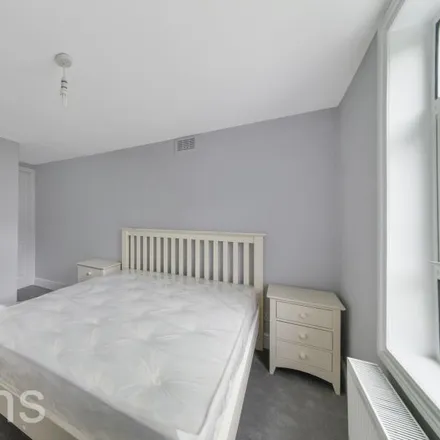 Image 3 - Heyford Avenue, London, SW8 1ED, United Kingdom - Apartment for rent