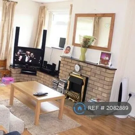 Rent this 2 bed apartment on Suntans Tanning Studio in 16 Fairfax Road, Cherwell District