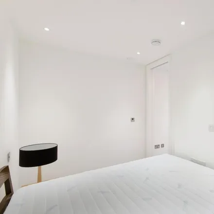 Image 4 - Aurora Apartments, 2 City Road, London, EC1V 2AH, United Kingdom - Apartment for rent