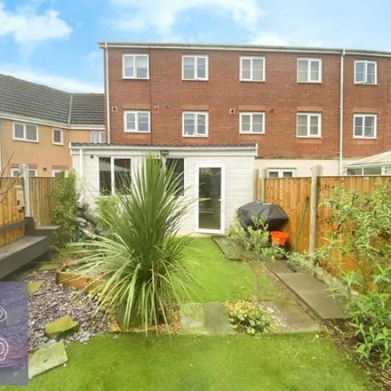 Buy this 3 bed townhouse on Haweswater Way in Hull, HU7 3BA