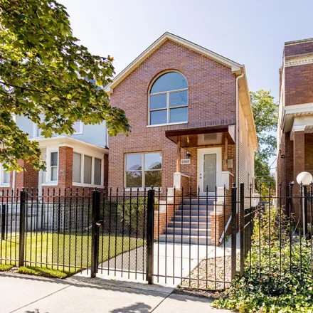 Buy this 3 bed house on 6960 South Woodlawn Avenue in Chicago, IL 60637