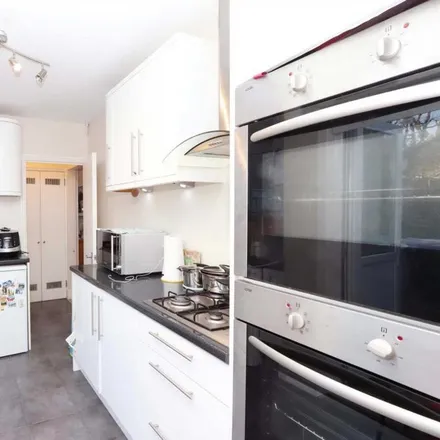 Rent this 3 bed townhouse on The Crescent in London, KT3 3LE