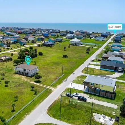 Image 2 - 958 Alberdie Drive, Galveston County, TX 77650, USA - House for sale