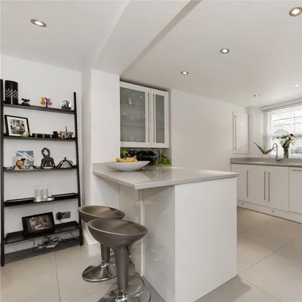 Image 2 - 162A, B Liverpool Road, Angel, London, N1 0RY, United Kingdom - Townhouse for rent