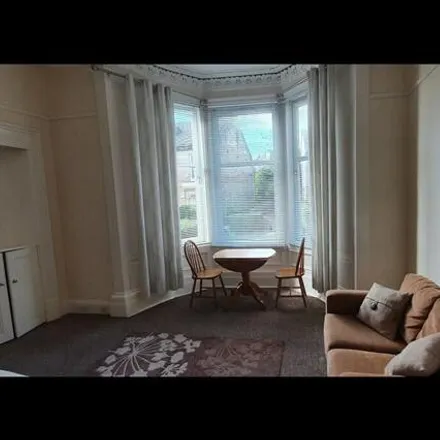 Rent this studio townhouse on 11 Cathkin Road in Glasgow, G42 9UH