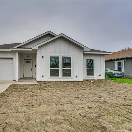 Buy this 4 bed house on 1178 East 11th Avenue in Corsicana, TX 75110