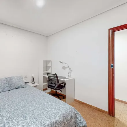 Rent this 4 bed room on Calle del Cronista Muntaner in 12006 Castelló de la Plana, Spain