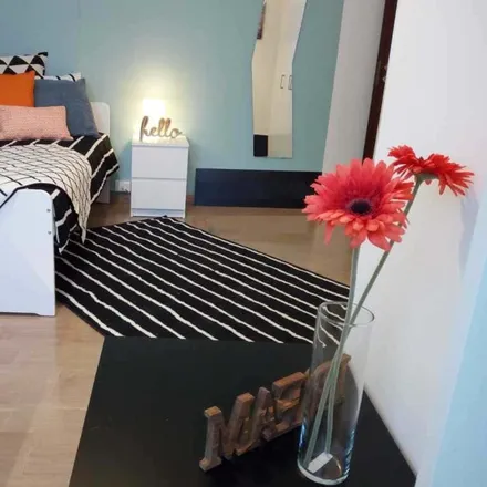 Rent this 6 bed room on Broletto Studio Immobiliare S.a.s. in Via Ambaraga, 72