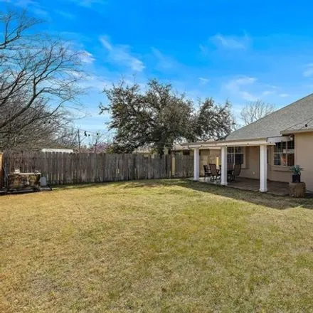 Image 3 - 1201 Meadgreen Drive, Austin, TX 78758, USA - House for sale