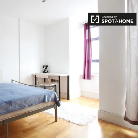 Rent this 3 bed room on 86 Copenhagen Place in Bow Common, London