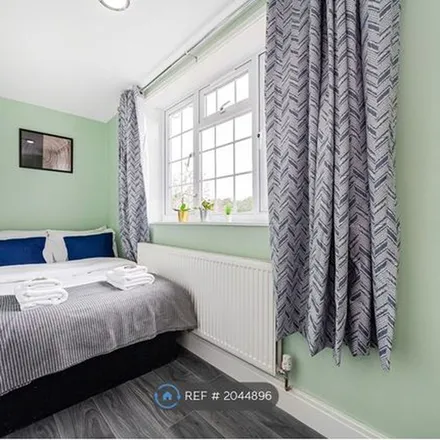 Rent this 3 bed apartment on Beaconsfield Road in London, SE9 4DJ