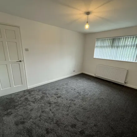 Image 7 - Brodetsky Primary School, Wentworth Avenue, Leeds, LS17 7TN, United Kingdom - Apartment for rent