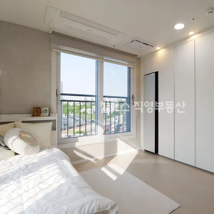 Rent this studio apartment on 서울특별시 서대문구 대현동 110-4