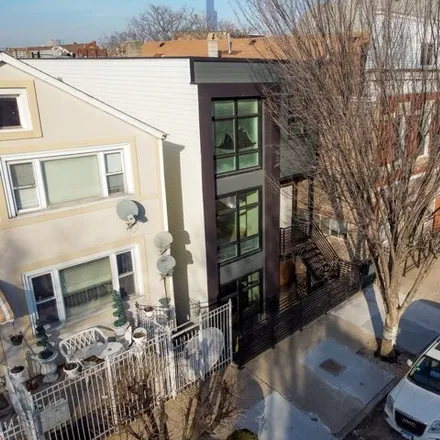 Buy this 9 bed house on 1330 West Cullerton Street in Chicago, IL 60608